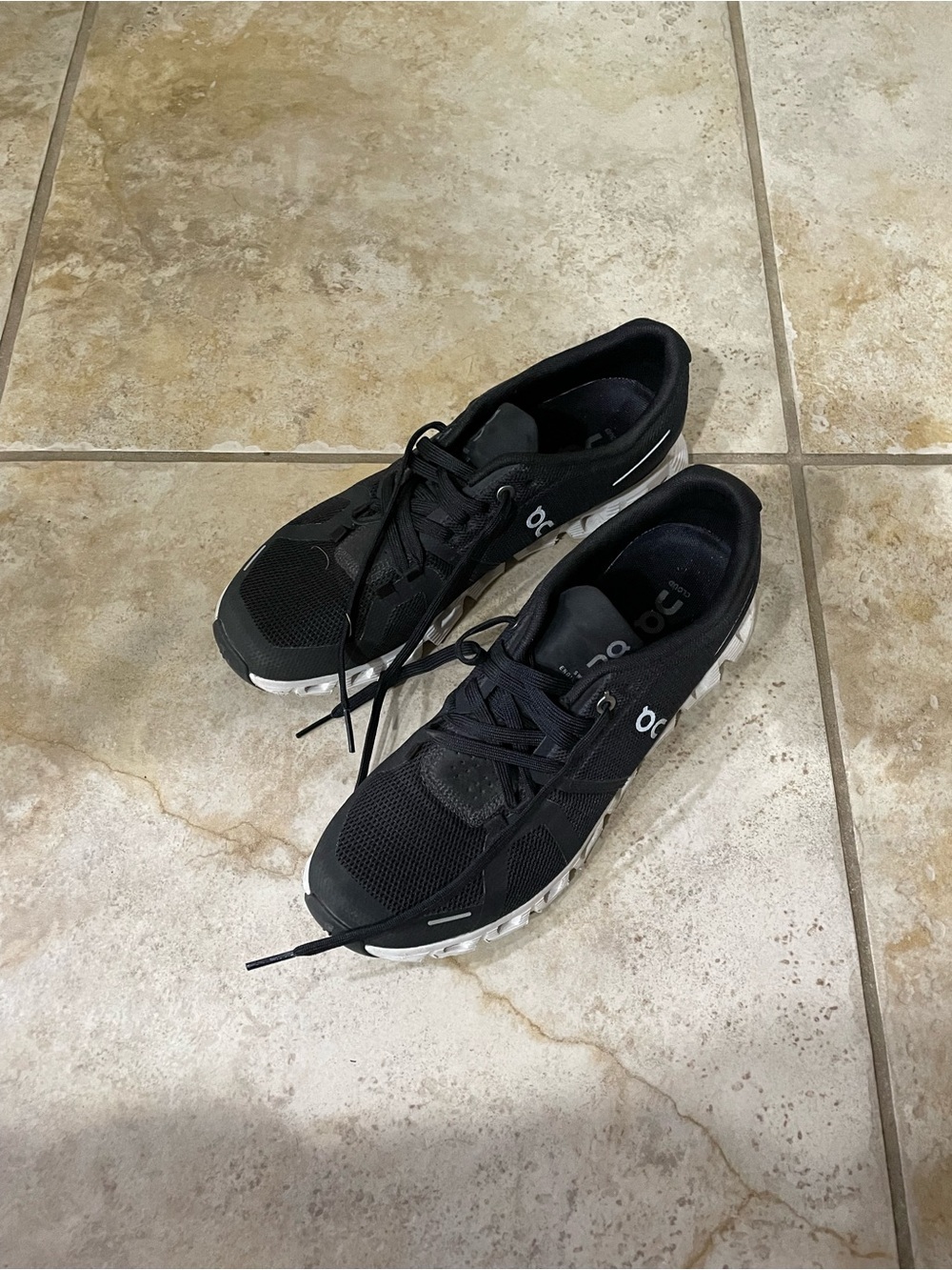 On cloud Running Women's Black Athletic Running Shoes
